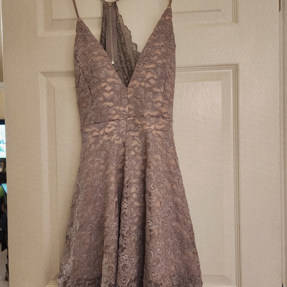 Emerald Sundae Lace Backless Dress in Mauve